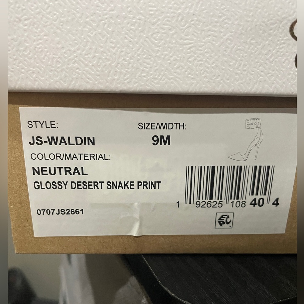 Women’s Size 9 Jessica Simpson Snake Print heels